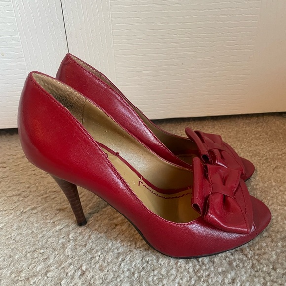 Red high heels with bow, Nine West, great conditions, size 5.5 - Picture 2 of 4